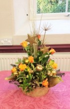 Flower arranging demonstration Lynne Christmas 2019 - photo 1